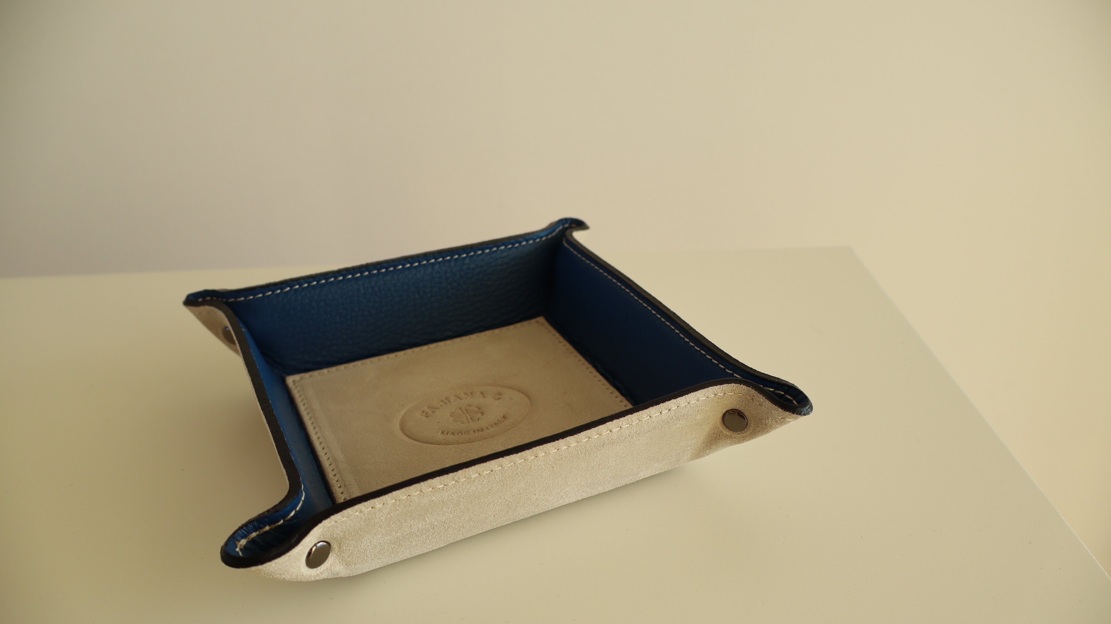 Casa Chiave — The Tuscan Leather Tray