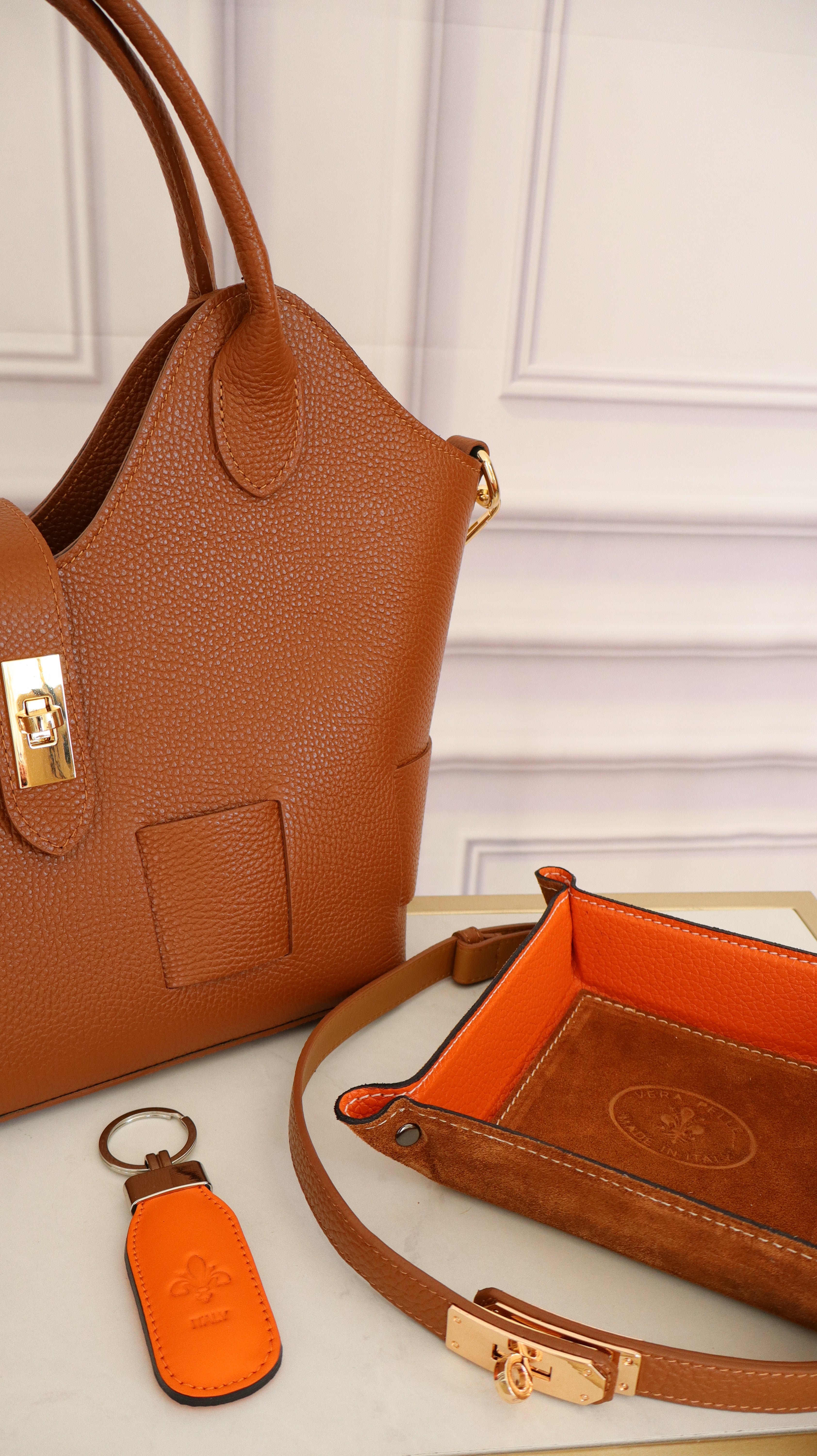 Casa Chiave — The Tuscan Leather Tray